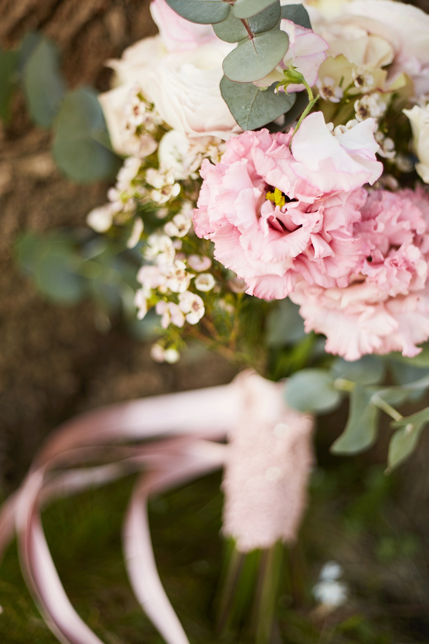 Stefanie Lange Hochzeitsfotograf: romantischer Brautstrauß von Flores Y Amores im Schloss Britz Berlin 2018