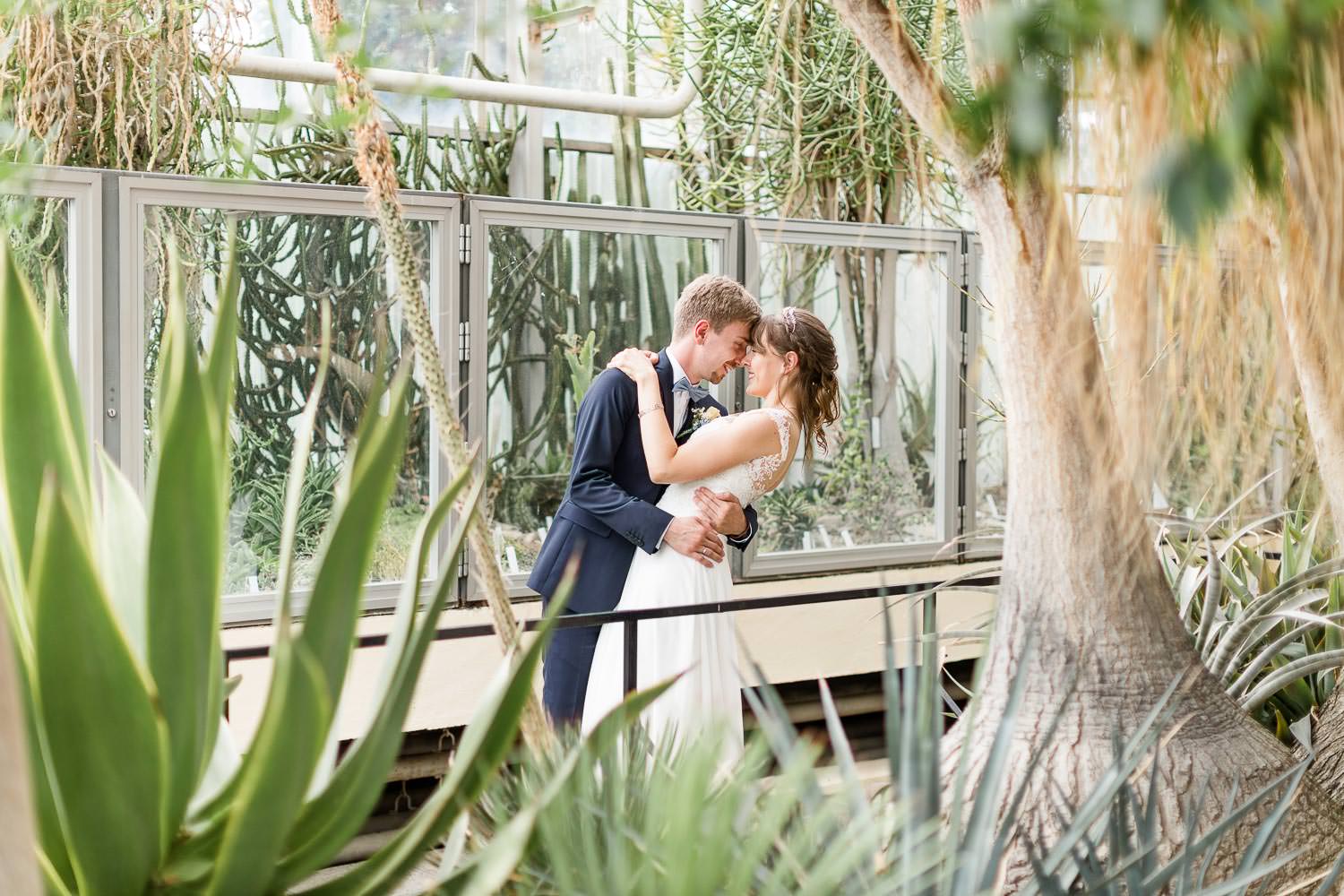 Hochzeit in den Gruson-Gewächshäusern Magdeburg, botanischer Garten - Berliner Hochzeitsfotografin Stefanie Lange